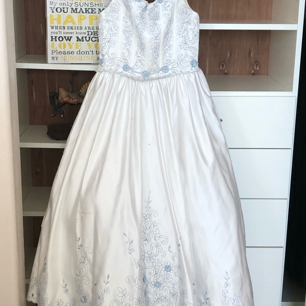 Girls dress White/blue trim Bridal Quinceañera